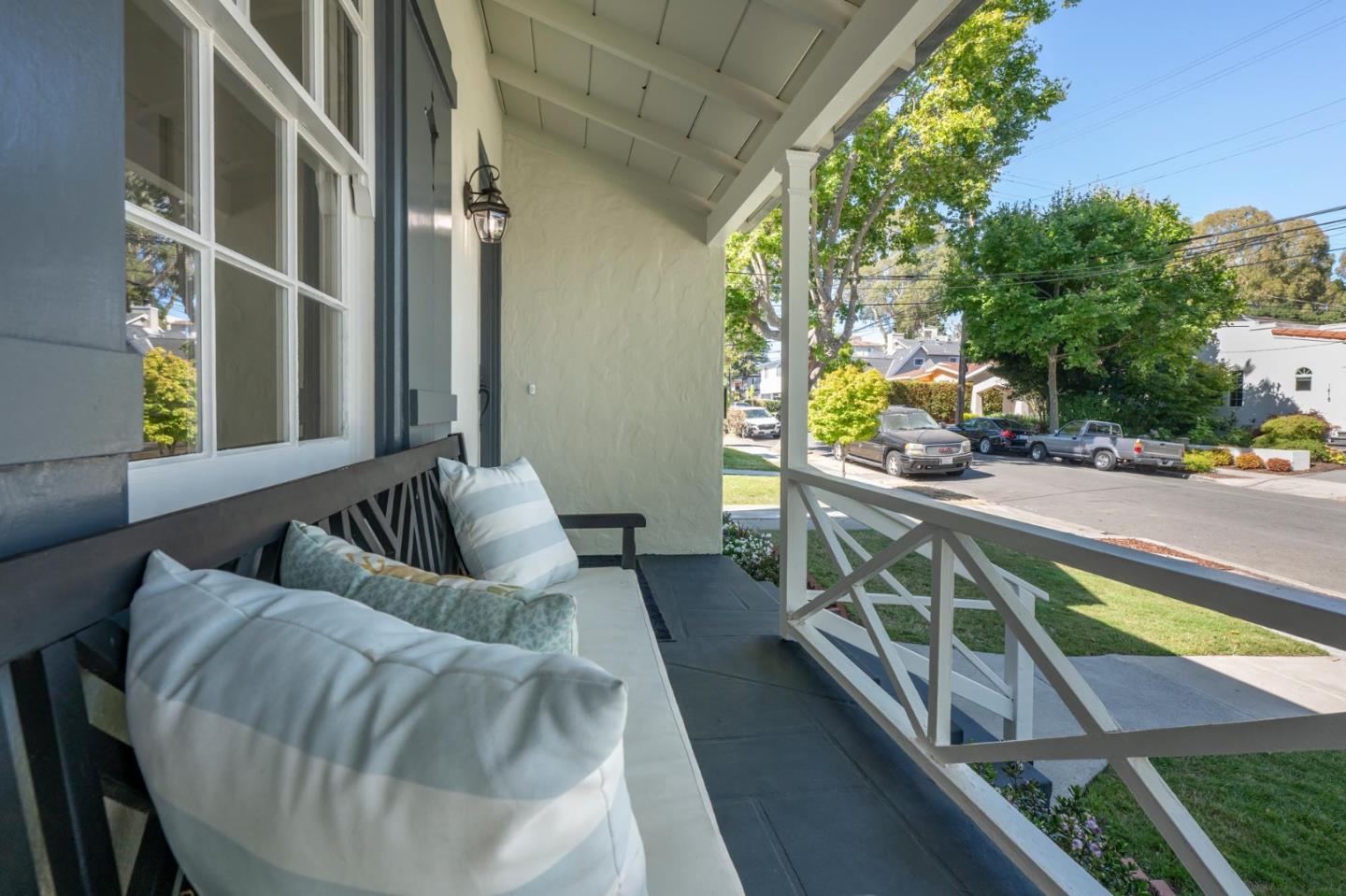 Detail Gallery Image 5 of 45 For 1411 Sanchez Ave, Burlingame,  CA 94010 - 2 Beds | 1 Baths