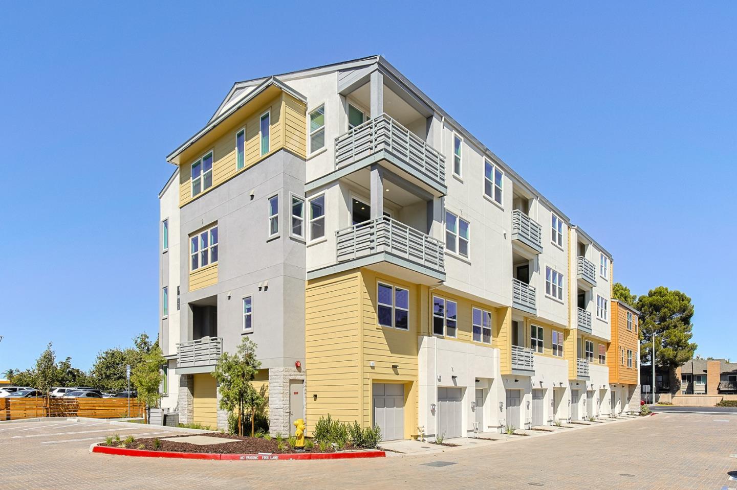 Detail Gallery Image 3 of 5 For 1303 Besra Ter #13,  Sunnyvale,  CA 94087 - 3 Beds | 2 Baths