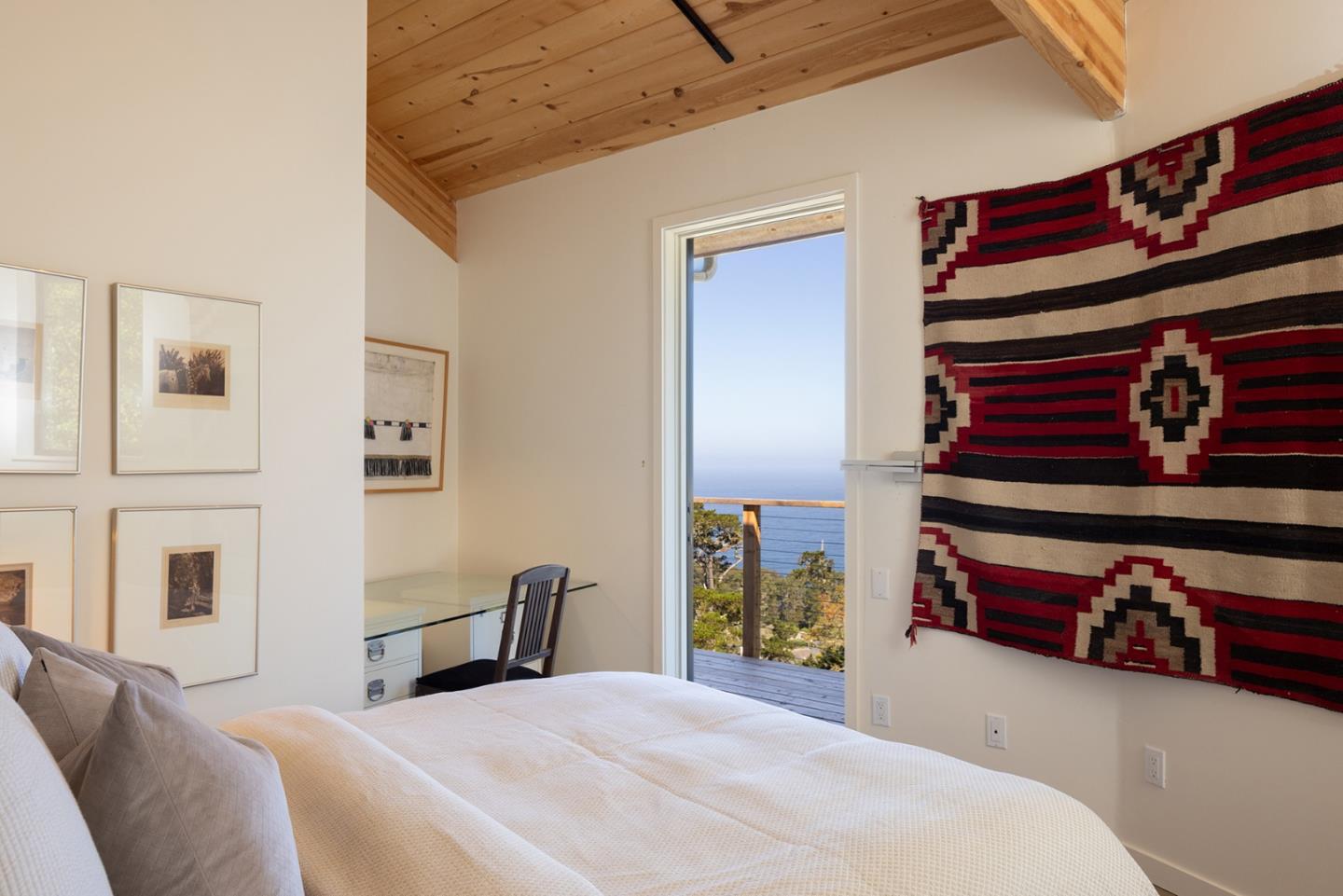 Detail Gallery Image 11 of 24 For 209 Crest Rd, Carmel,  CA 93923 - 3 Beds | 2/1 Baths