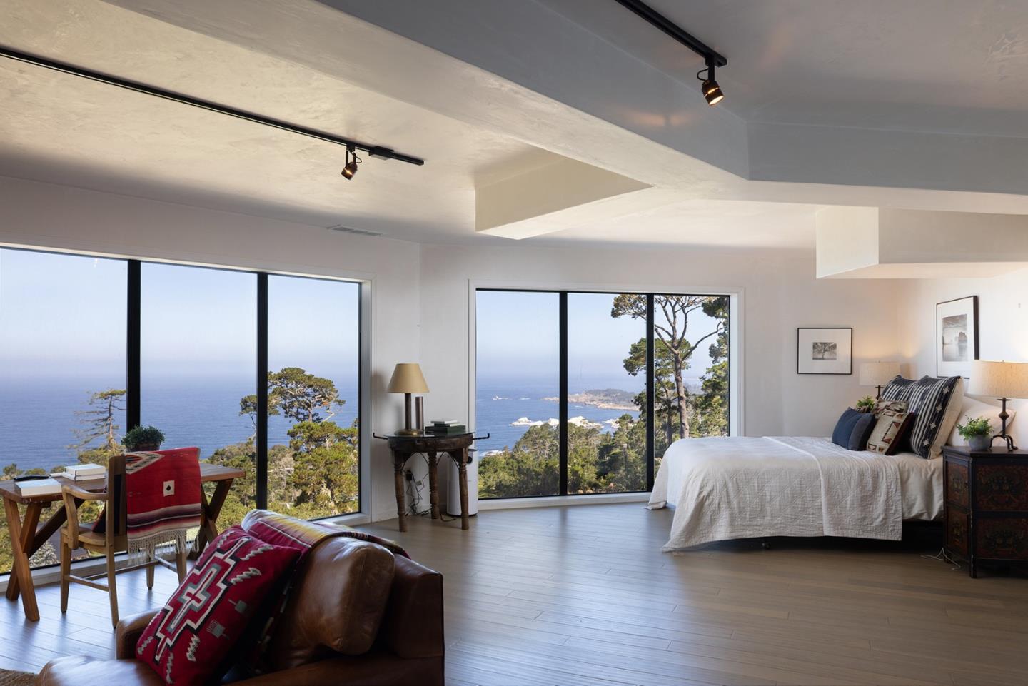 Detail Gallery Image 14 of 24 For 209 Crest Rd, Carmel,  CA 93923 - 3 Beds | 2/1 Baths