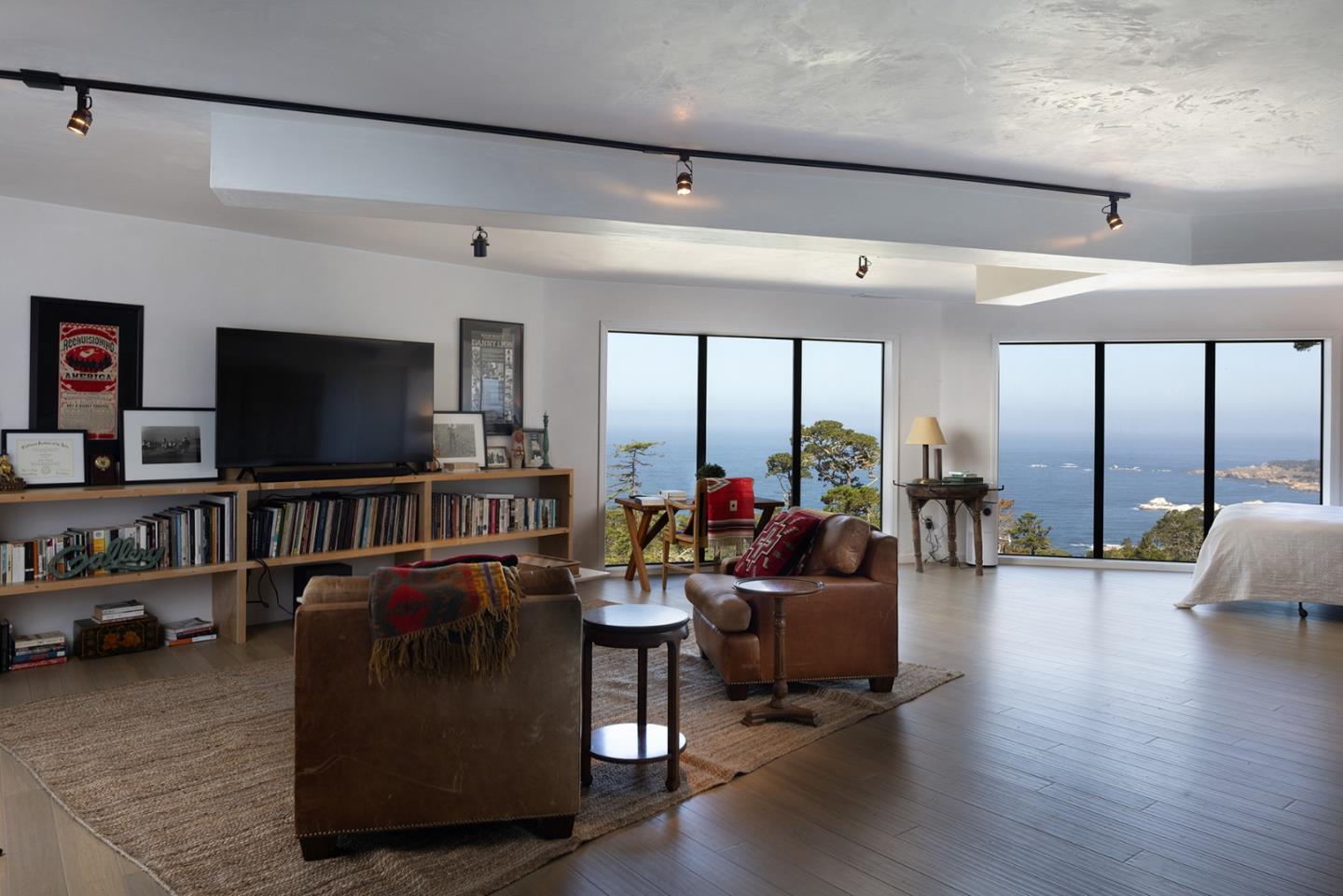 Detail Gallery Image 15 of 24 For 209 Crest Rd, Carmel,  CA 93923 - 3 Beds | 2/1 Baths
