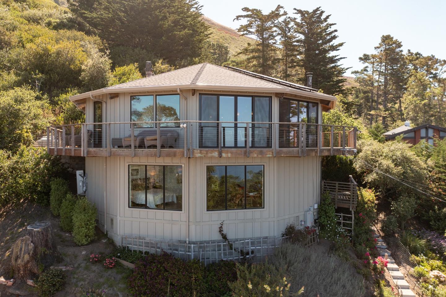 Detail Gallery Image 18 of 24 For 209 Crest Rd, Carmel,  CA 93923 - 3 Beds | 2/1 Baths