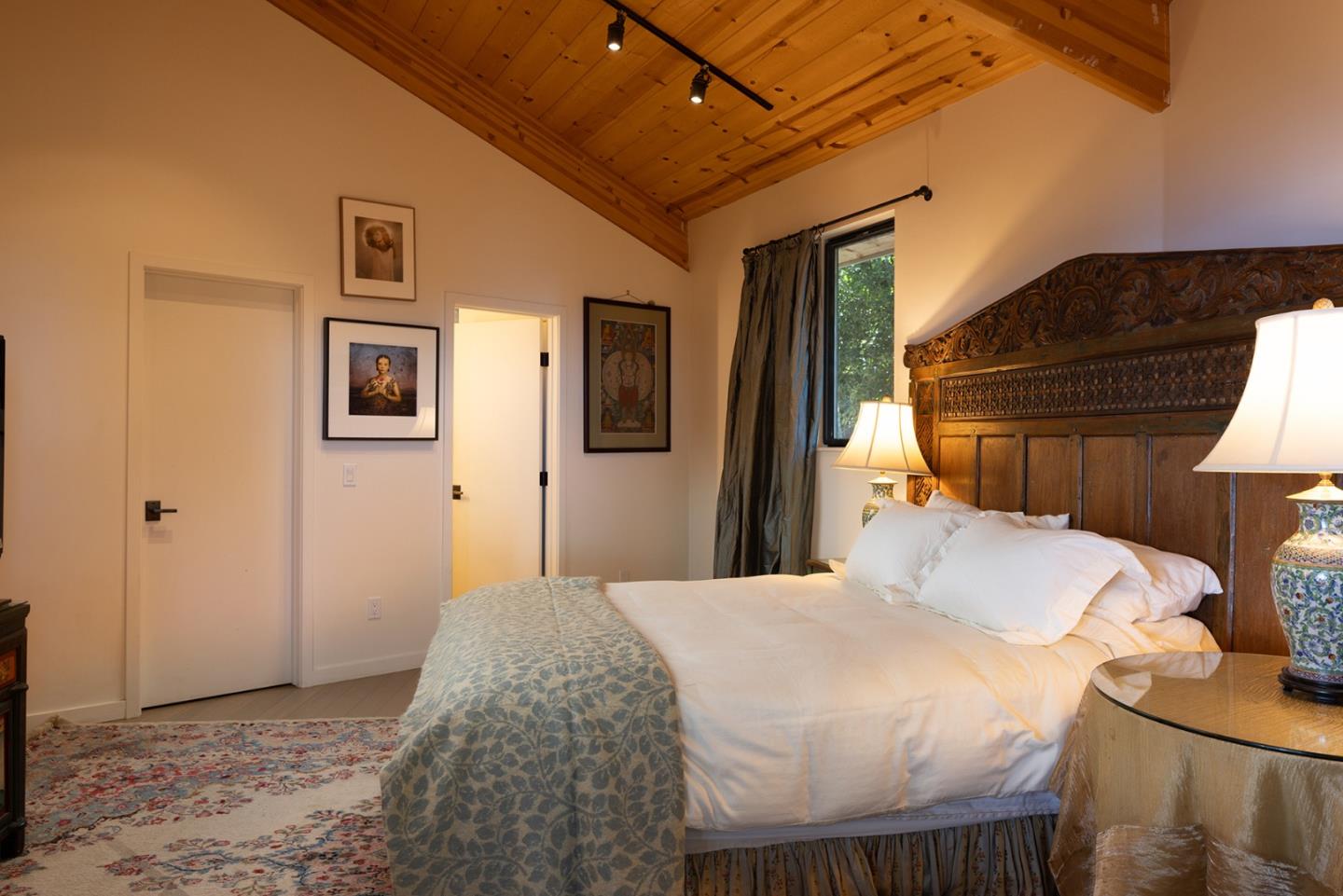 Detail Gallery Image 8 of 24 For 209 Crest Rd, Carmel,  CA 93923 - 3 Beds | 2/1 Baths