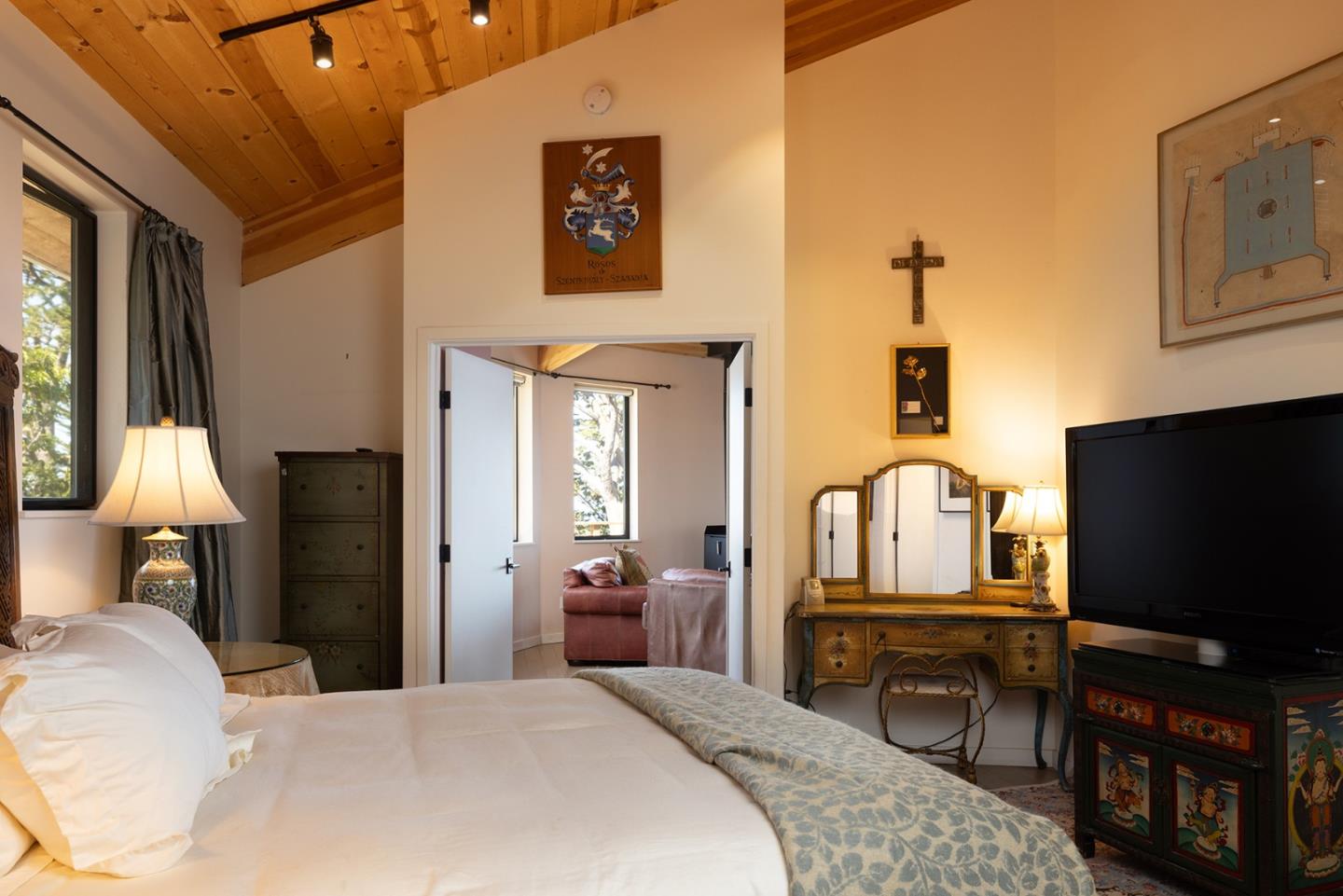 Detail Gallery Image 9 of 24 For 209 Crest Rd, Carmel,  CA 93923 - 3 Beds | 2/1 Baths