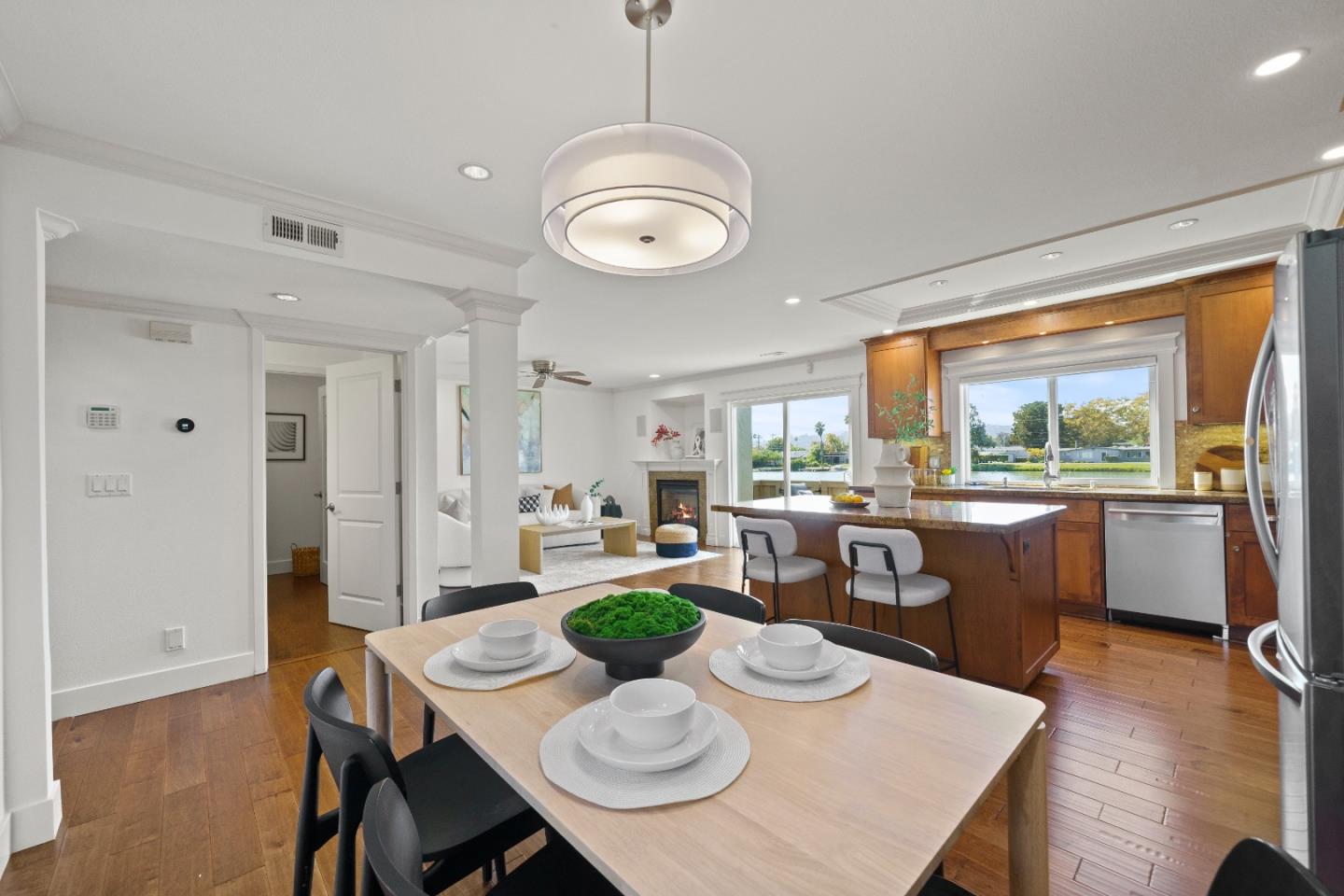 Detail Gallery Image 11 of 43 For 194 Beach Park Blvd, Foster City,  CA 94404 - 4 Beds | 2/1 Baths