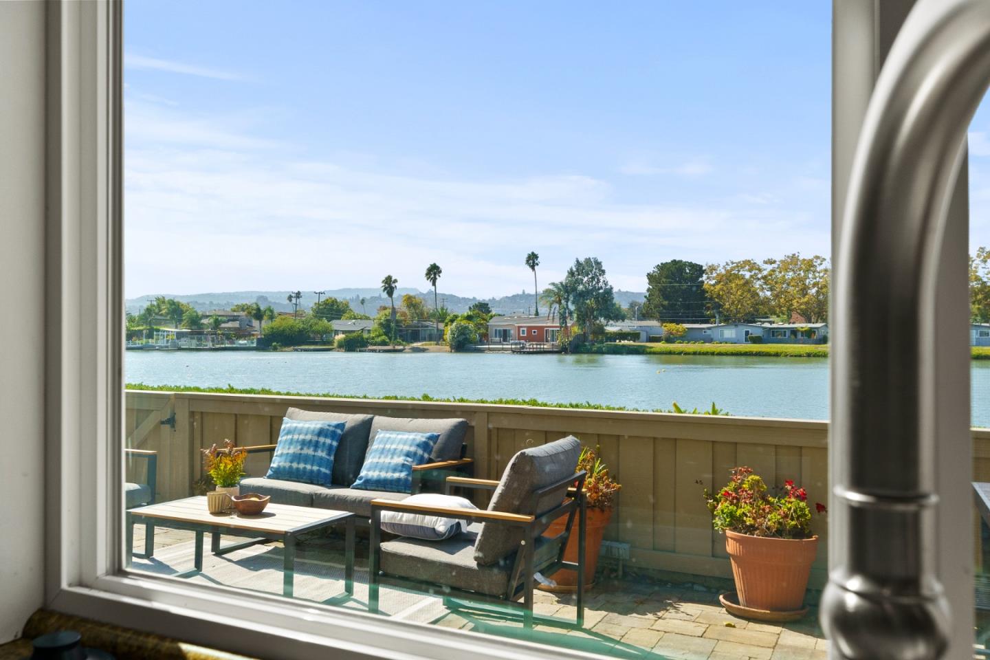 Detail Gallery Image 15 of 43 For 194 Beach Park Blvd, Foster City,  CA 94404 - 4 Beds | 2/1 Baths