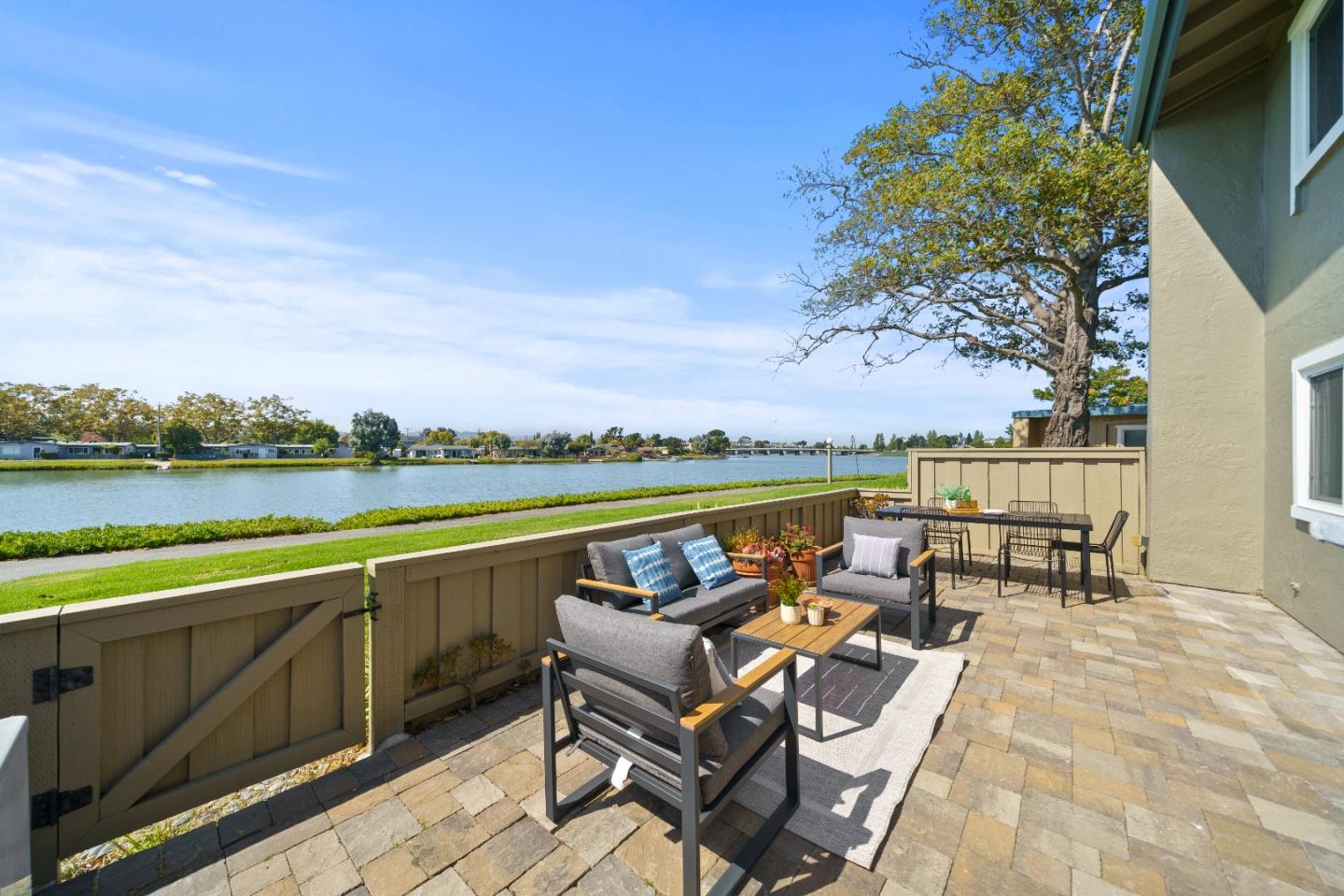 Detail Gallery Image 20 of 43 For 194 Beach Park Blvd, Foster City,  CA 94404 - 4 Beds | 2/1 Baths