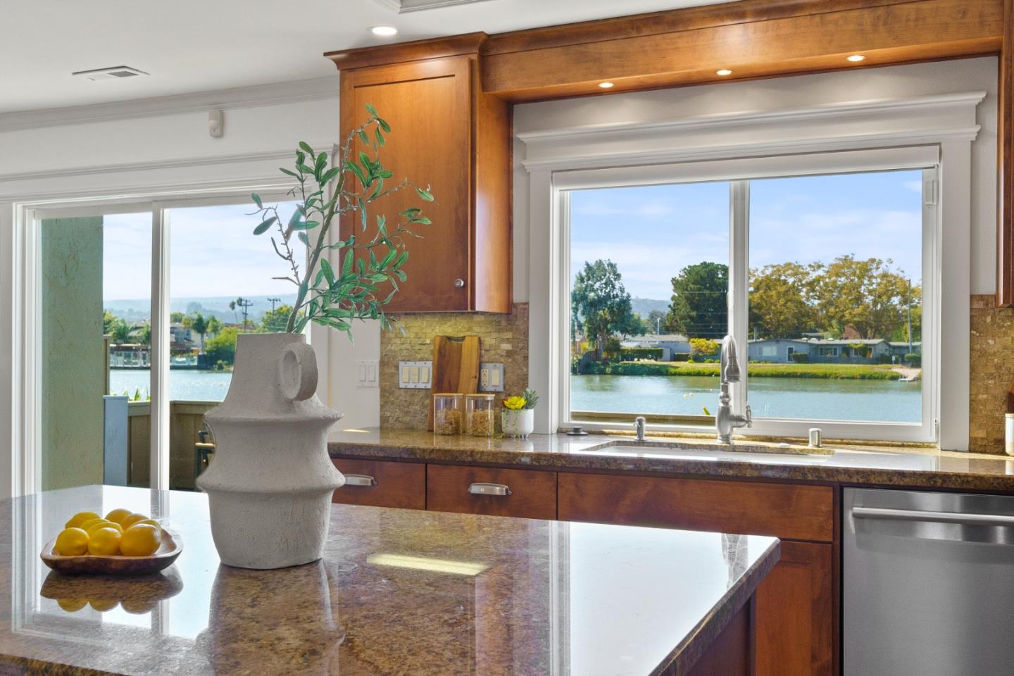 Detail Gallery Image 9 of 43 For 194 Beach Park Blvd, Foster City,  CA 94404 - 4 Beds | 2/1 Baths