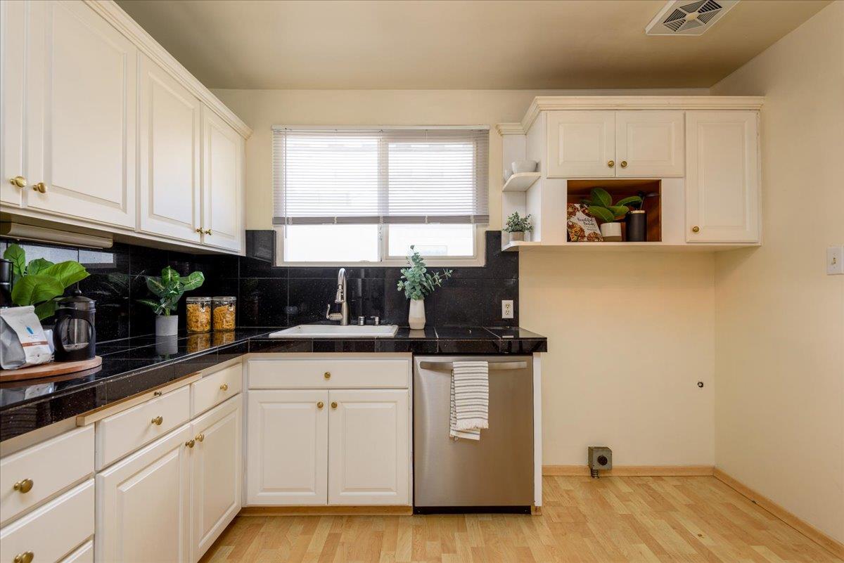 Detail Gallery Image 9 of 22 For 714 Del Monte Ave, South San Francisco,  CA 94080 - 3 Beds | 1 Baths