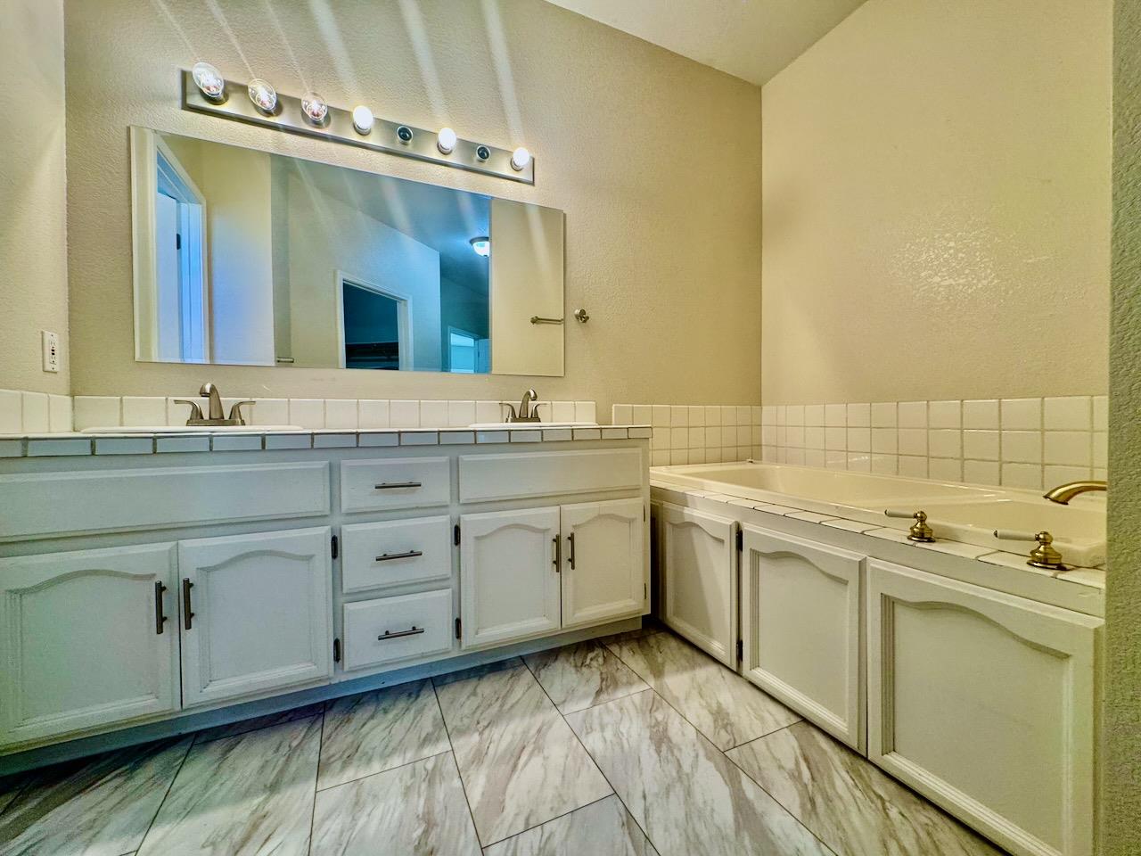 Detail Gallery Image 23 of 31 For 1333 Downieville Dr, El Dorado Hills,  CA 95762 - 4 Beds | 3 Baths