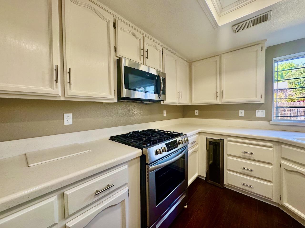 Detail Gallery Image 9 of 31 For 1333 Downieville Dr, El Dorado Hills,  CA 95762 - 4 Beds | 3 Baths