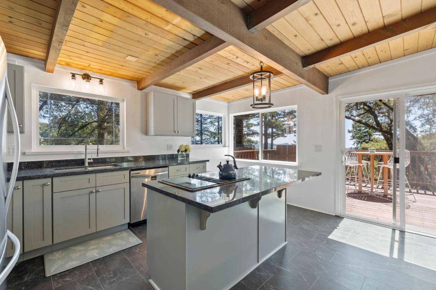 Detail Gallery Image 14 of 64 For 19156 Old Vineyard Rd, Los Gatos,  CA 95033 - 4 Beds | 3 Baths