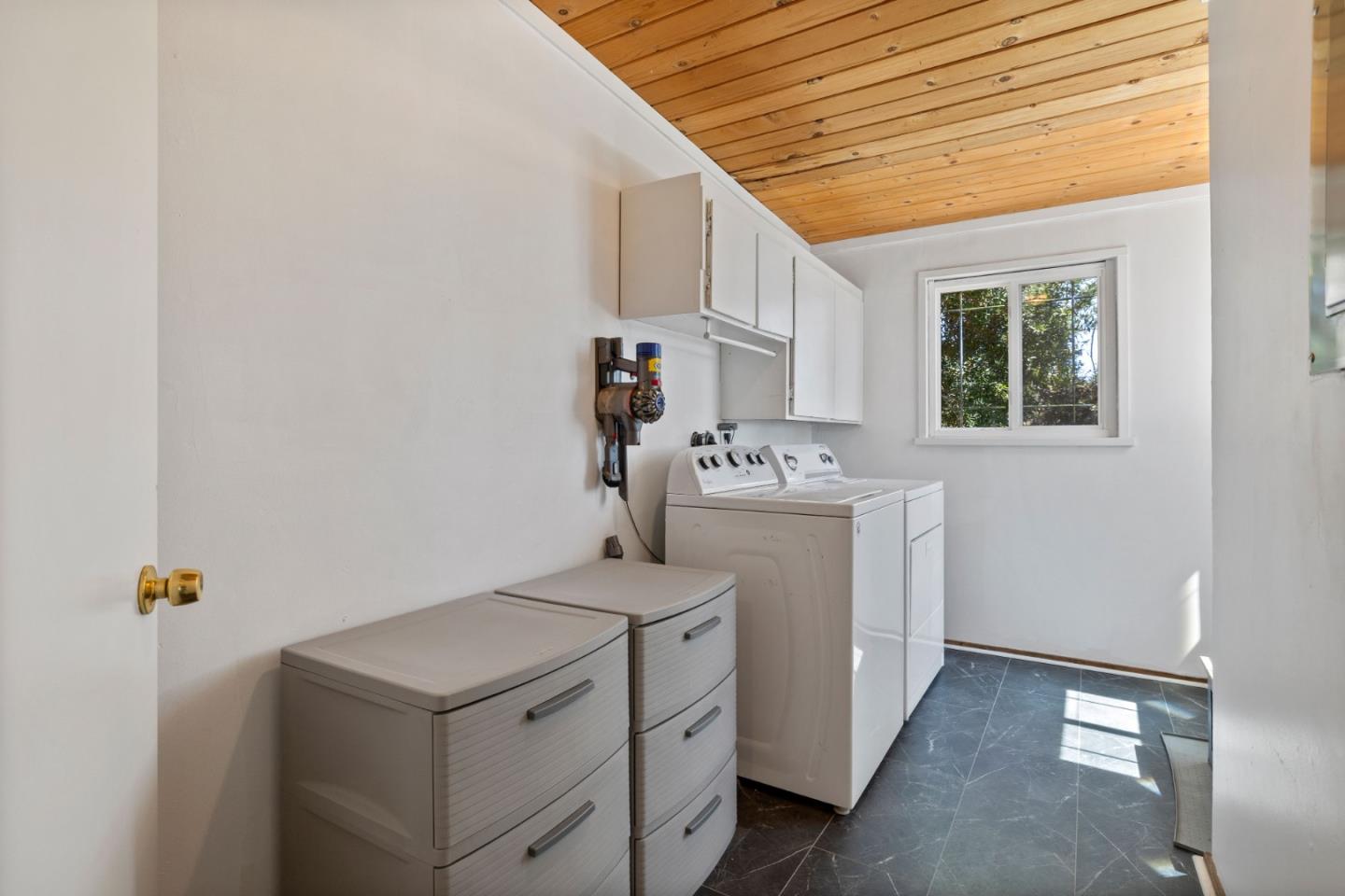 Detail Gallery Image 18 of 64 For 19156 Old Vineyard Rd, Los Gatos,  CA 95033 - 4 Beds | 3 Baths