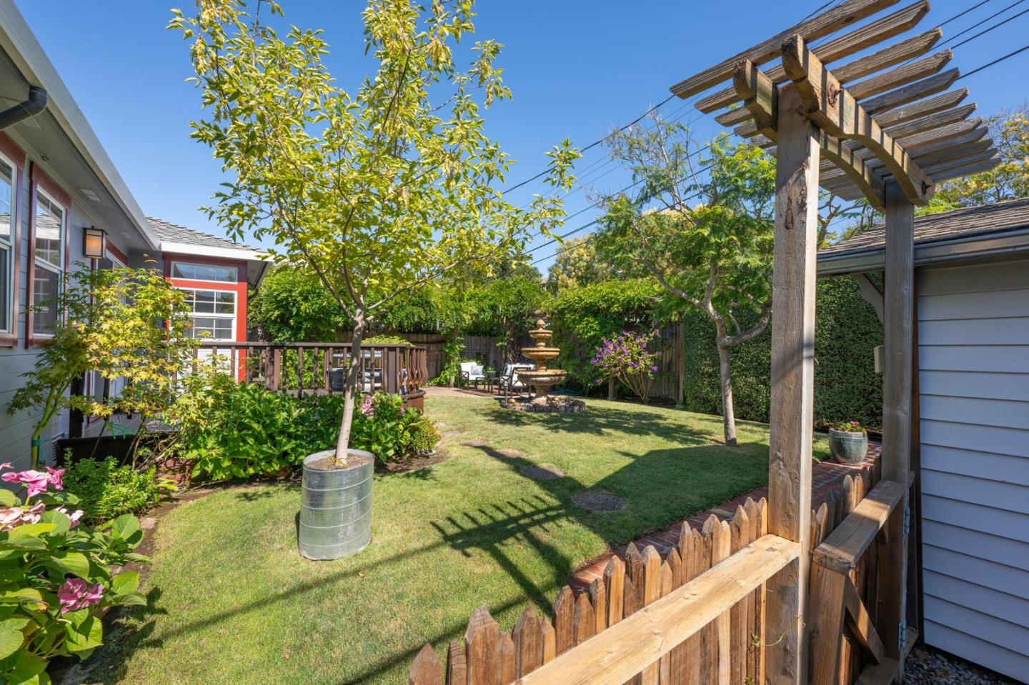 Detail Gallery Image 36 of 51 For 1131 Hawthorne Dr, San Mateo,  CA 94402 - 3 Beds | 1/1 Baths