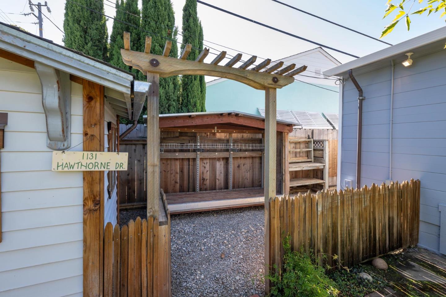 Detail Gallery Image 37 of 51 For 1131 Hawthorne Dr, San Mateo,  CA 94402 - 3 Beds | 1/1 Baths