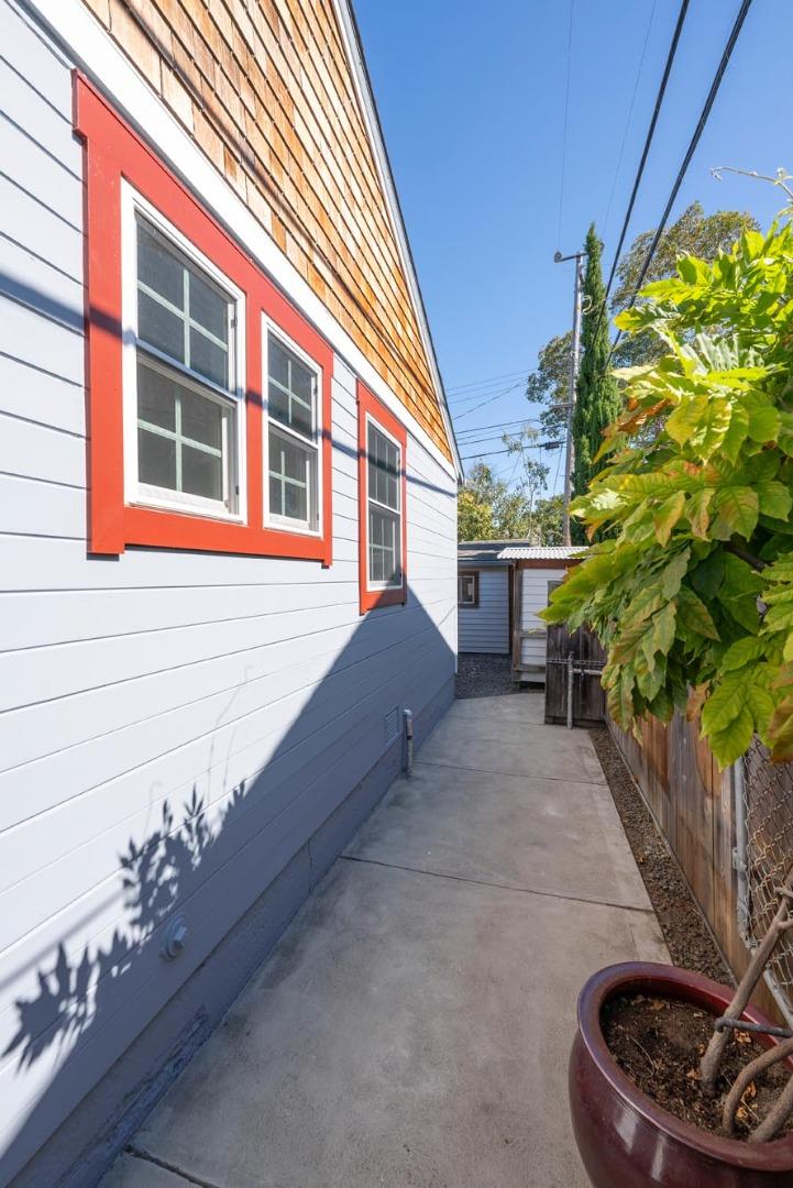Detail Gallery Image 43 of 51 For 1131 Hawthorne Dr, San Mateo,  CA 94402 - 3 Beds | 1/1 Baths