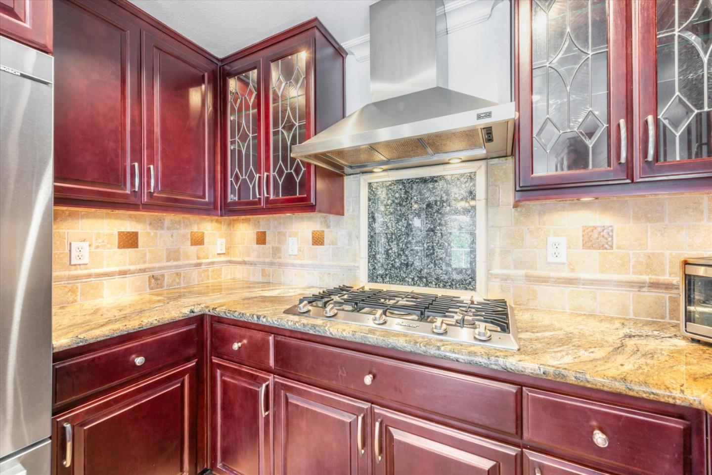 Detail Gallery Image 11 of 31 For 8215 Skyline Cir, Oakland,  CA 94605 - 3 Beds | 2/1 Baths
