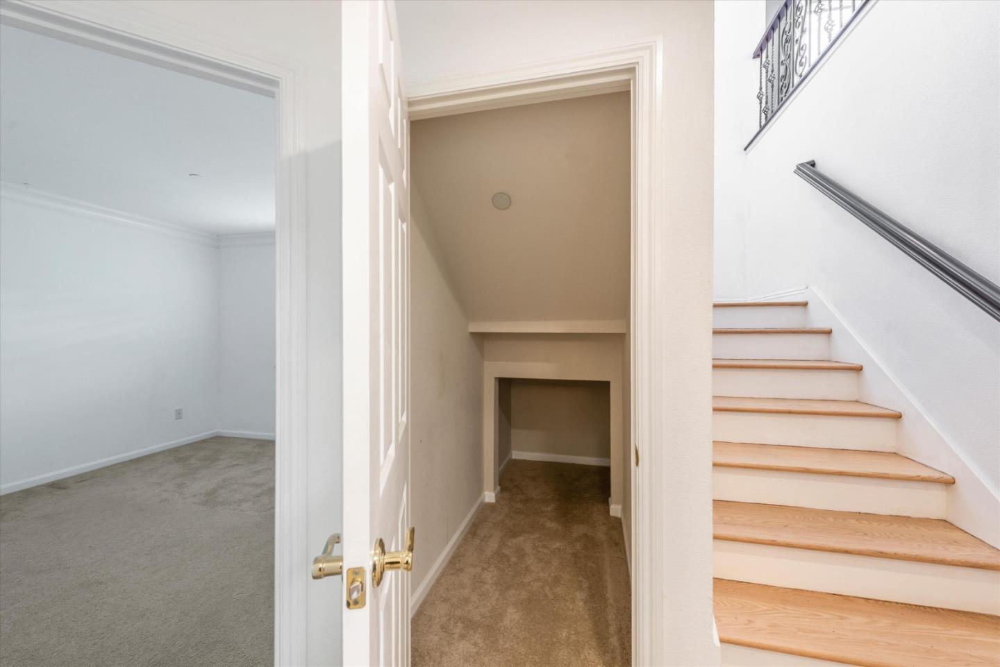 Detail Gallery Image 15 of 31 For 8215 Skyline Cir, Oakland,  CA 94605 - 3 Beds | 2/1 Baths