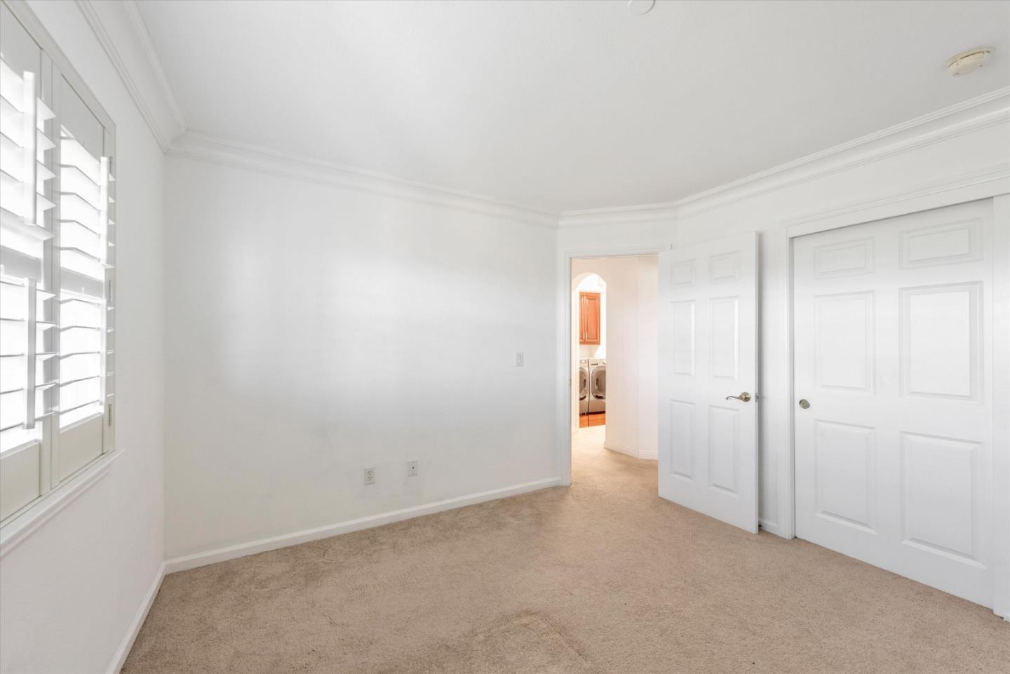 Detail Gallery Image 16 of 31 For 8215 Skyline Cir, Oakland,  CA 94605 - 3 Beds | 2/1 Baths