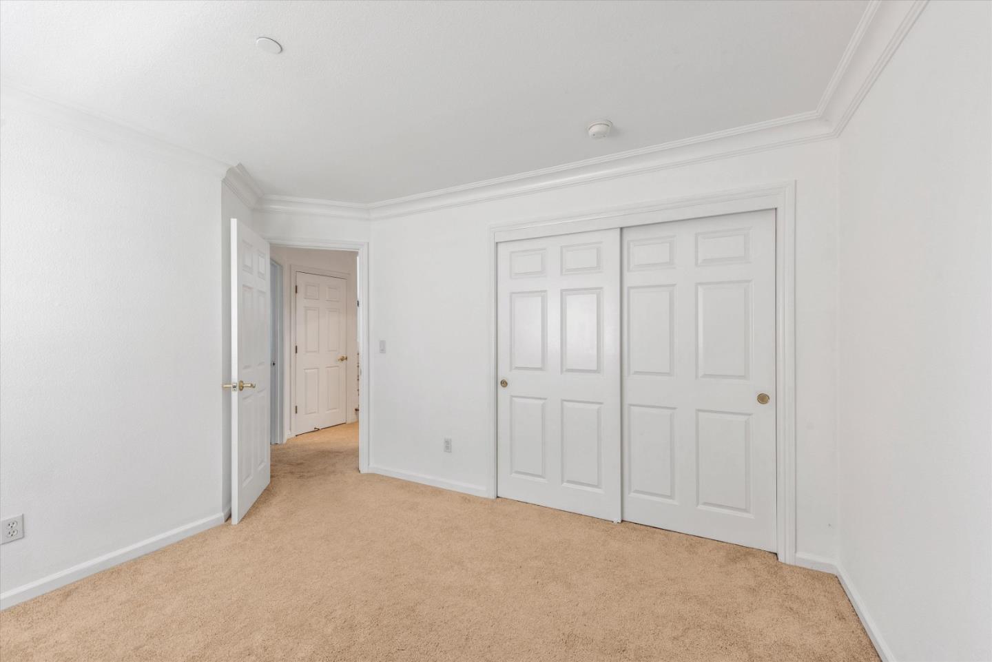 Detail Gallery Image 17 of 31 For 8215 Skyline Cir, Oakland,  CA 94605 - 3 Beds | 2/1 Baths