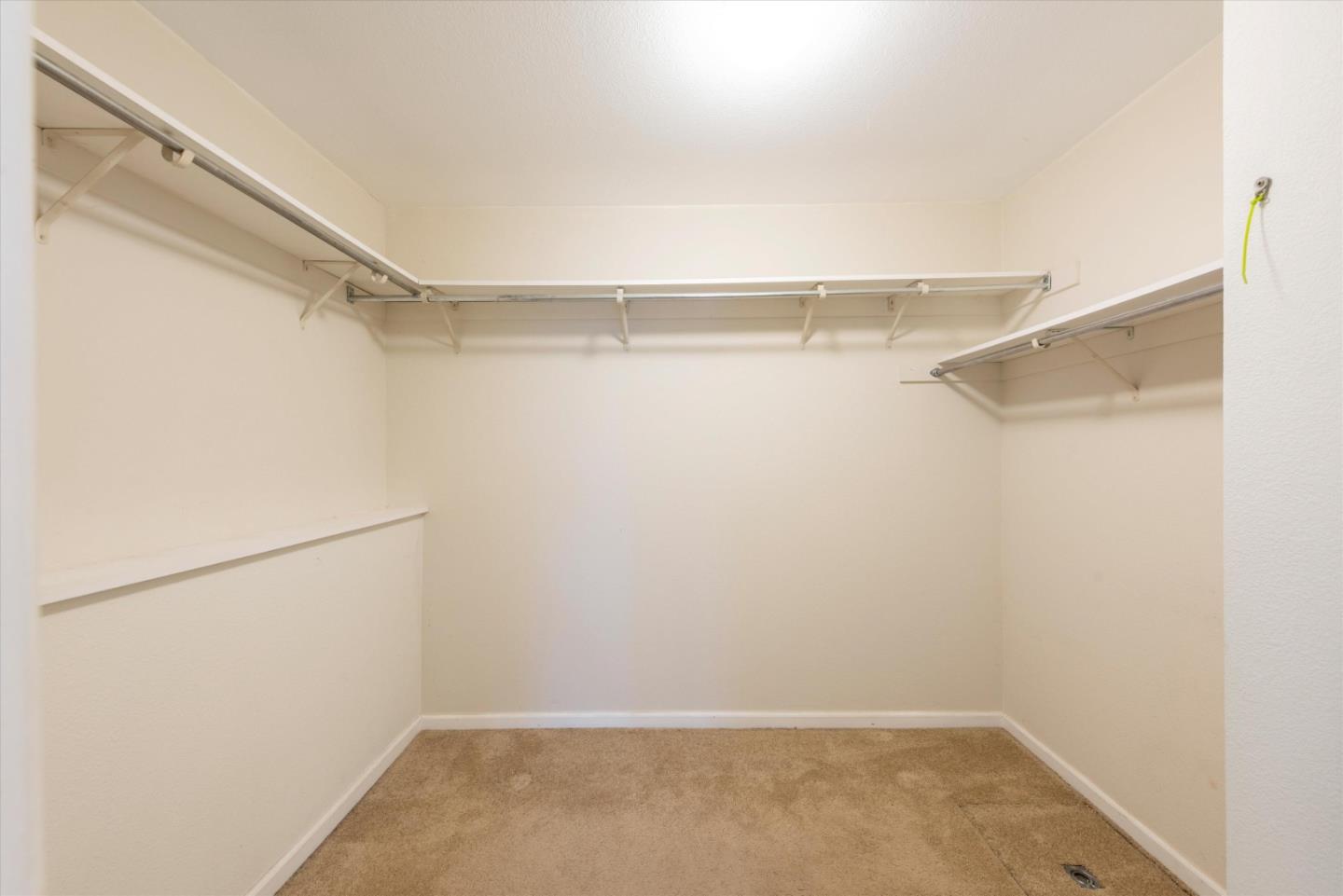 Detail Gallery Image 21 of 31 For 8215 Skyline Cir, Oakland,  CA 94605 - 3 Beds | 2/1 Baths