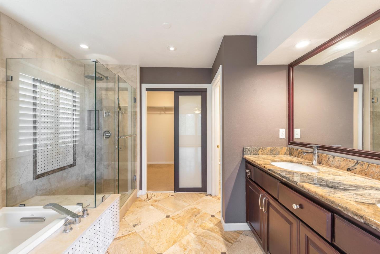 Detail Gallery Image 22 of 31 For 8215 Skyline Cir, Oakland,  CA 94605 - 3 Beds | 2/1 Baths