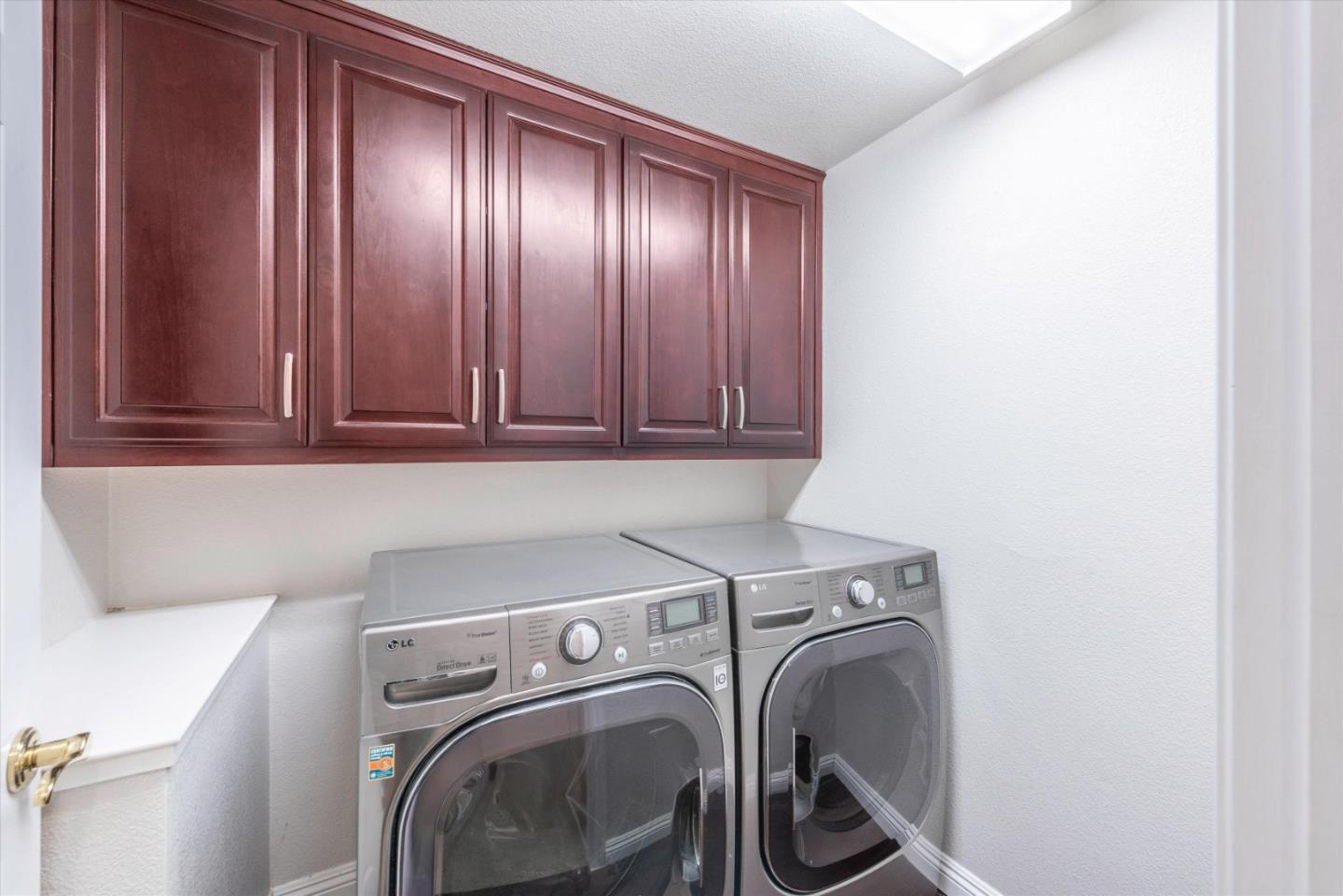 Detail Gallery Image 25 of 31 For 8215 Skyline Cir, Oakland,  CA 94605 - 3 Beds | 2/1 Baths