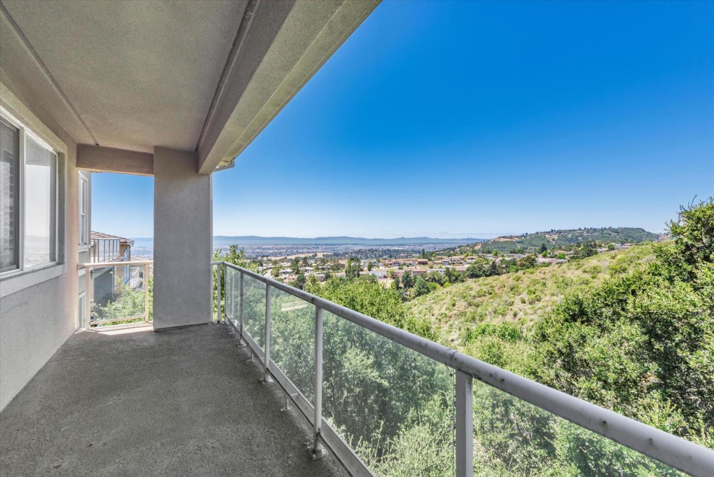 Detail Gallery Image 26 of 31 For 8215 Skyline Cir, Oakland,  CA 94605 - 3 Beds | 2/1 Baths