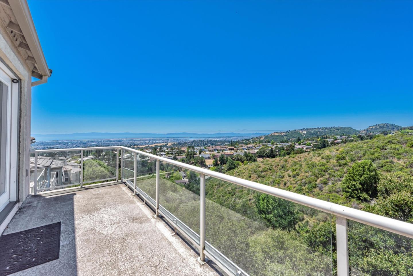 Detail Gallery Image 27 of 31 For 8215 Skyline Cir, Oakland,  CA 94605 - 3 Beds | 2/1 Baths