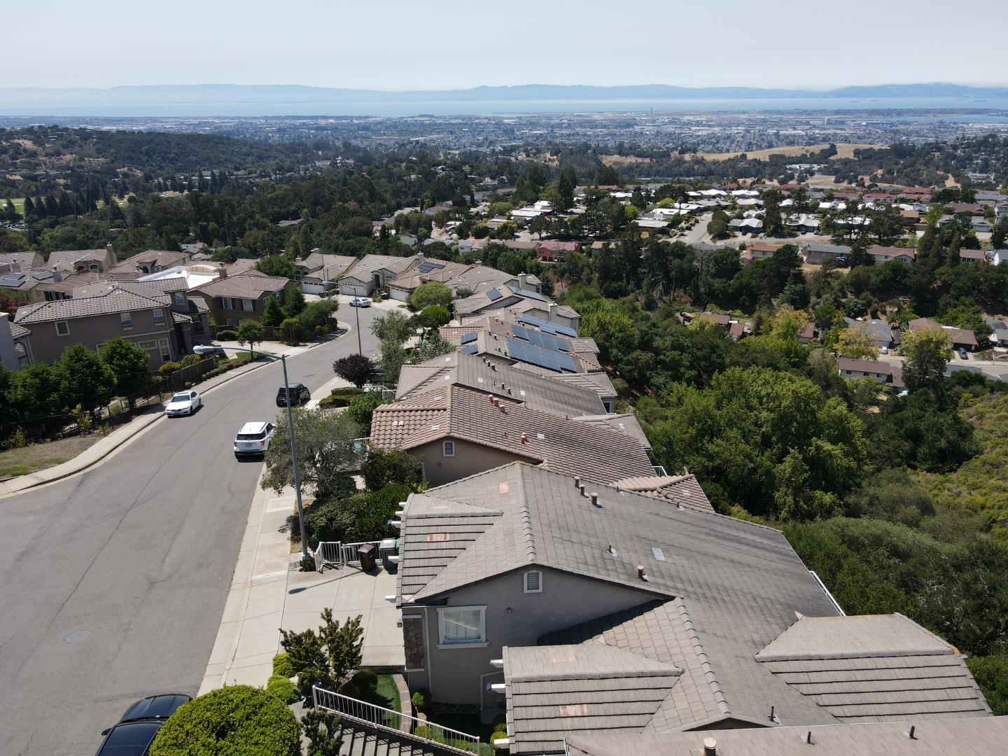 Detail Gallery Image 30 of 31 For 8215 Skyline Cir, Oakland,  CA 94605 - 3 Beds | 2/1 Baths