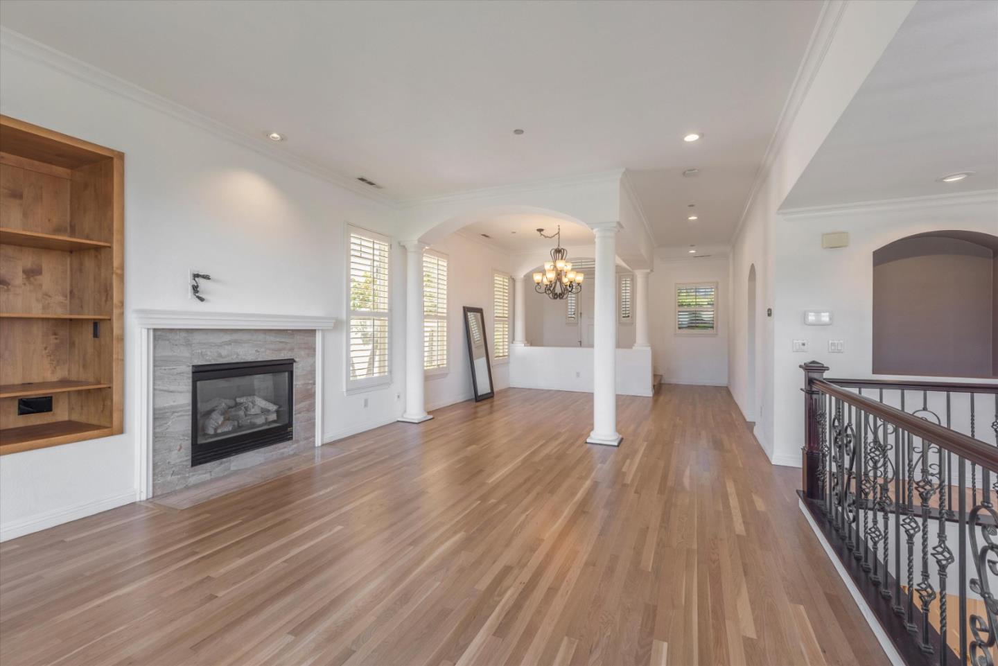 Detail Gallery Image 5 of 31 For 8215 Skyline Cir, Oakland,  CA 94605 - 3 Beds | 2/1 Baths