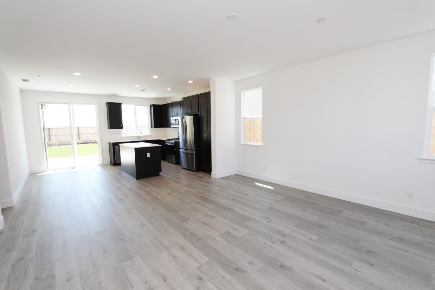 Detail Gallery Image 2 of 10 For 1237 Gypsum Dr #2-26,  Los Banos,  CA 93635 - 3 Beds | 2 Baths