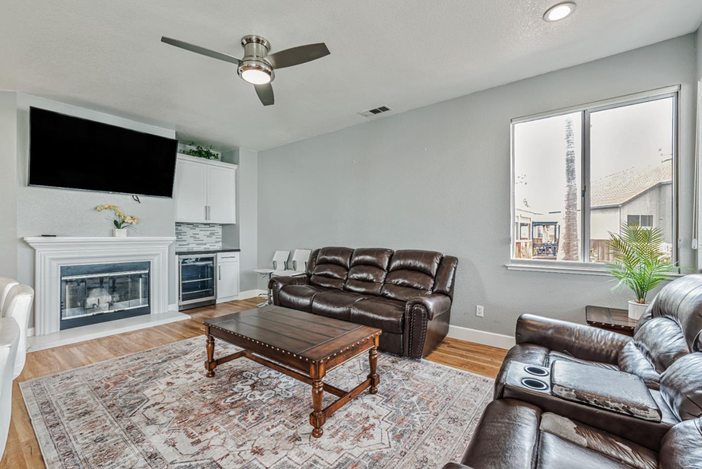 Detail Gallery Image 9 of 49 For 2072 Windward Pt, Discovery Bay,  CA 94505 - 4 Beds | 2/1 Baths