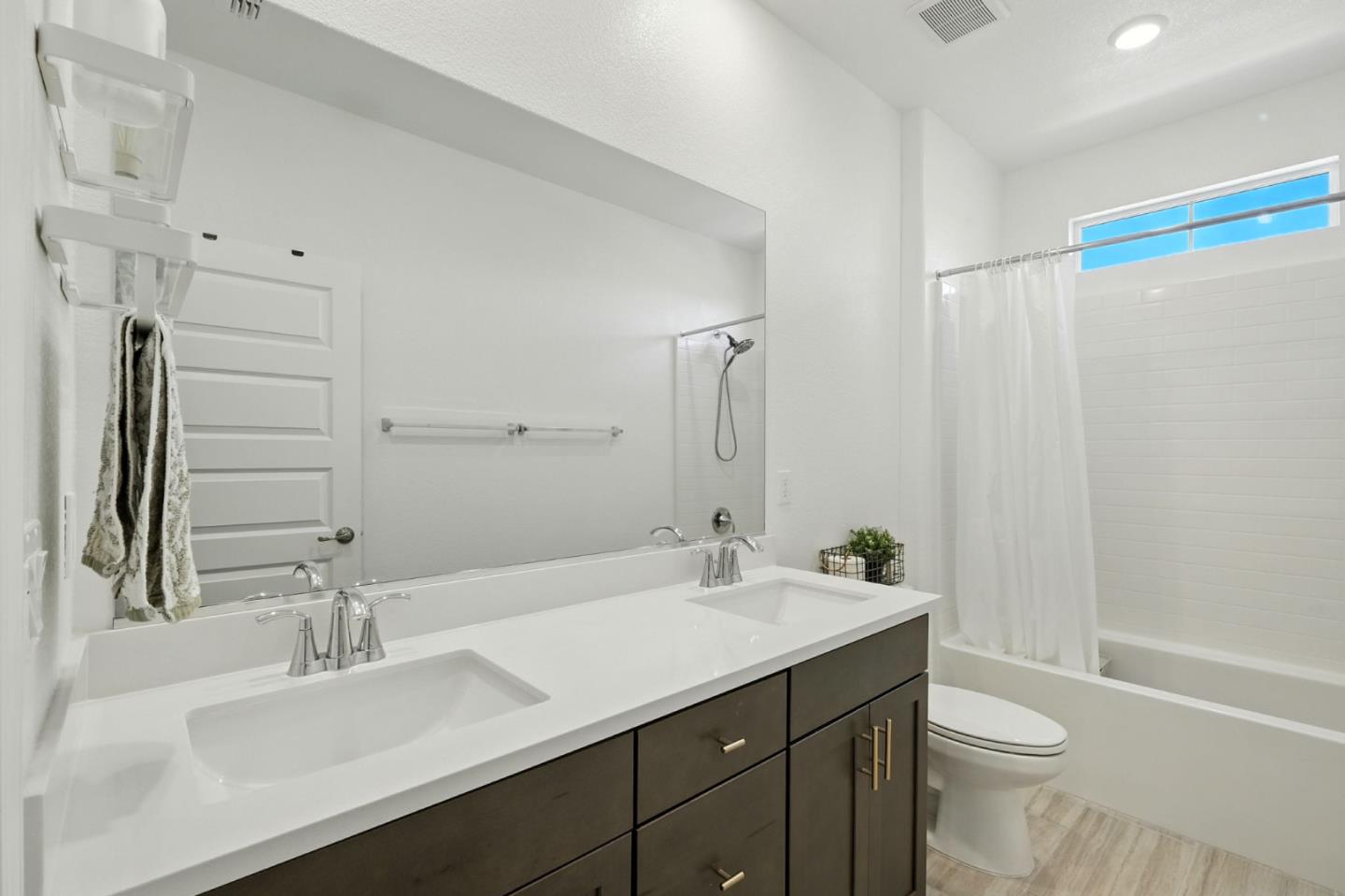 Detail Gallery Image 30 of 33 For 1371 Hadley Dr, Woodland,  CA 95776 - 4 Beds | 3 Baths