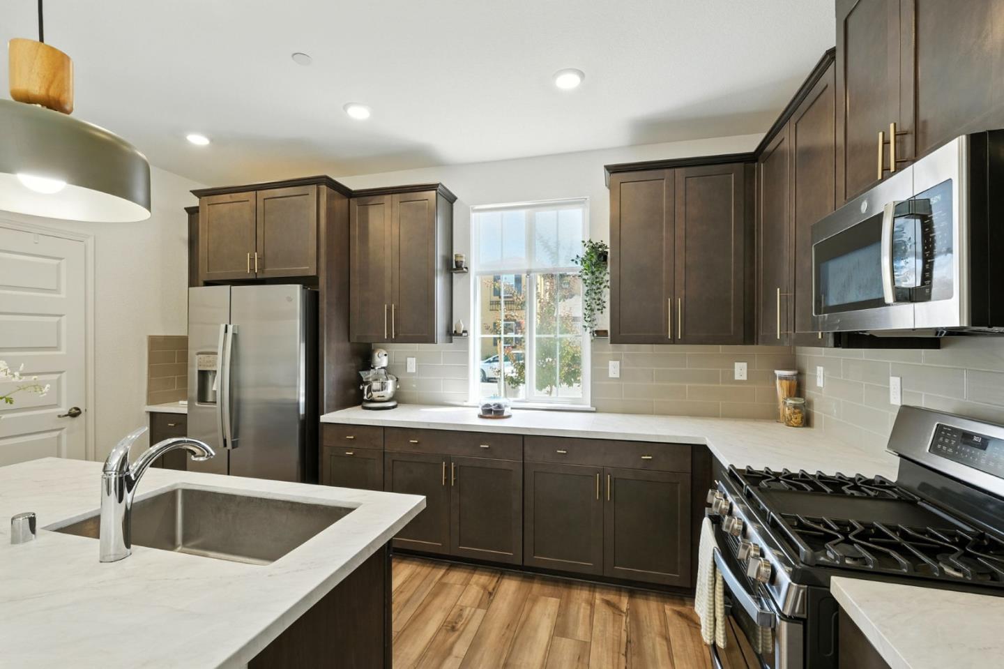 Detail Gallery Image 9 of 33 For 1371 Hadley Dr, Woodland,  CA 95776 - 4 Beds | 3 Baths