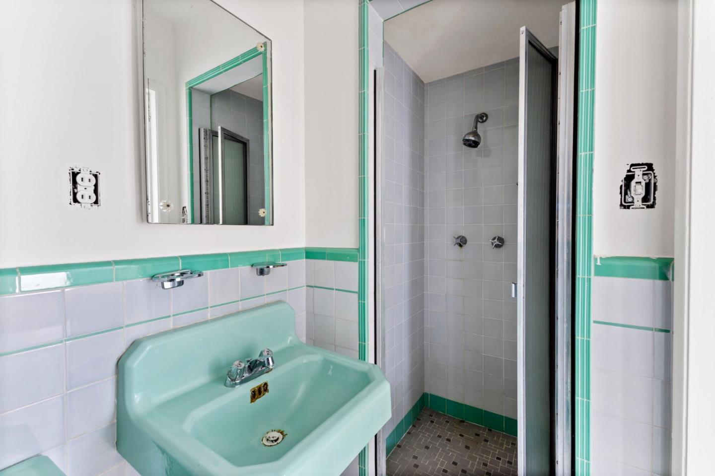 Detail Gallery Image 12 of 22 For 14 Wilshire Ct, Daly City,  CA 94015 - 3 Beds | 2/1 Baths