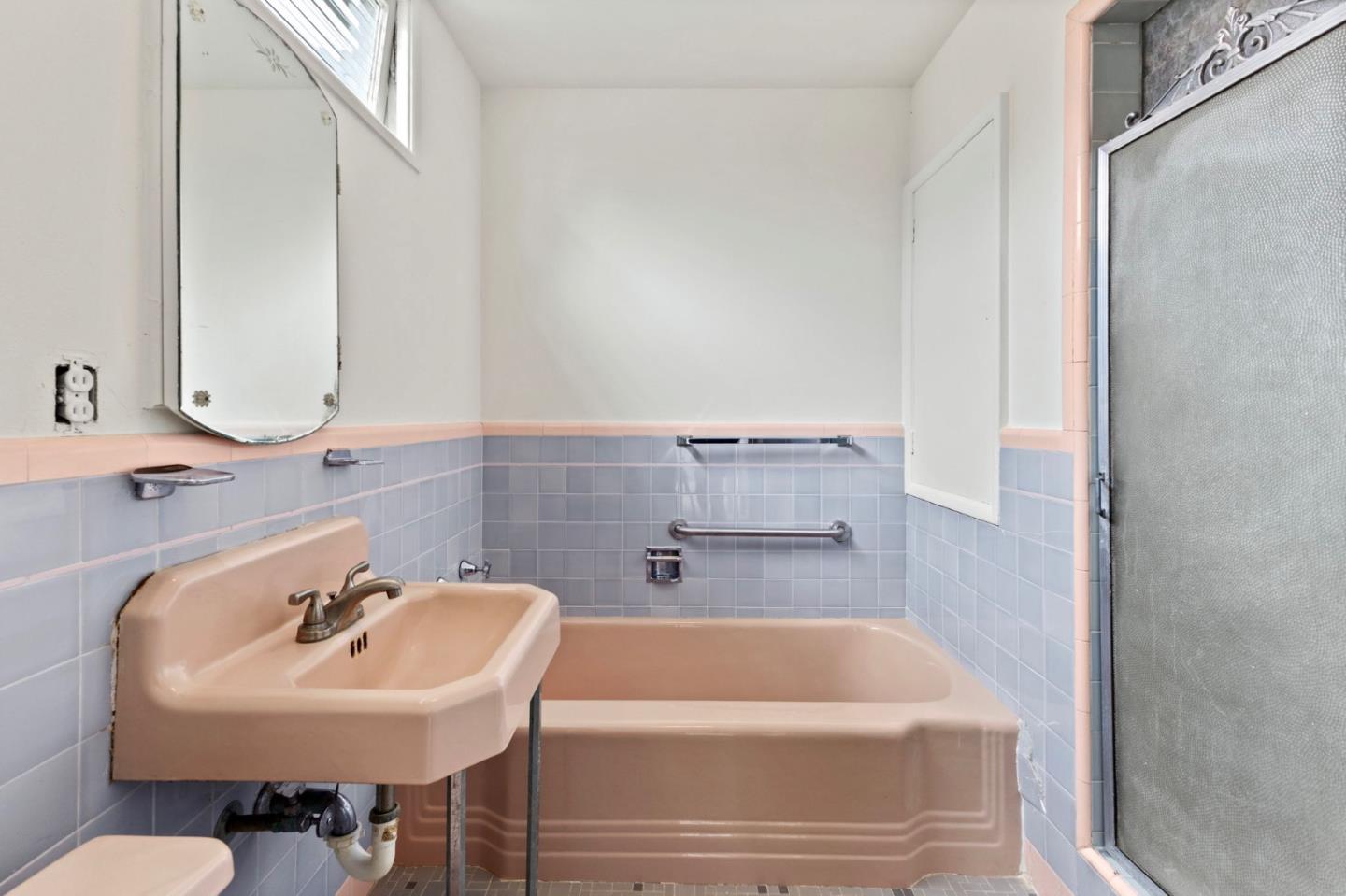 Detail Gallery Image 15 of 22 For 14 Wilshire Ct, Daly City,  CA 94015 - 3 Beds | 2/1 Baths