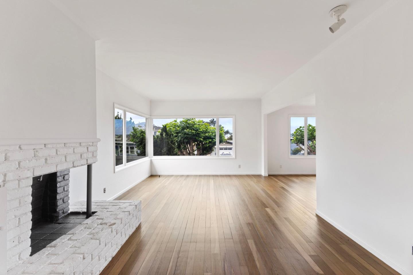 Detail Gallery Image 4 of 22 For 14 Wilshire Ct, Daly City,  CA 94015 - 3 Beds | 2/1 Baths