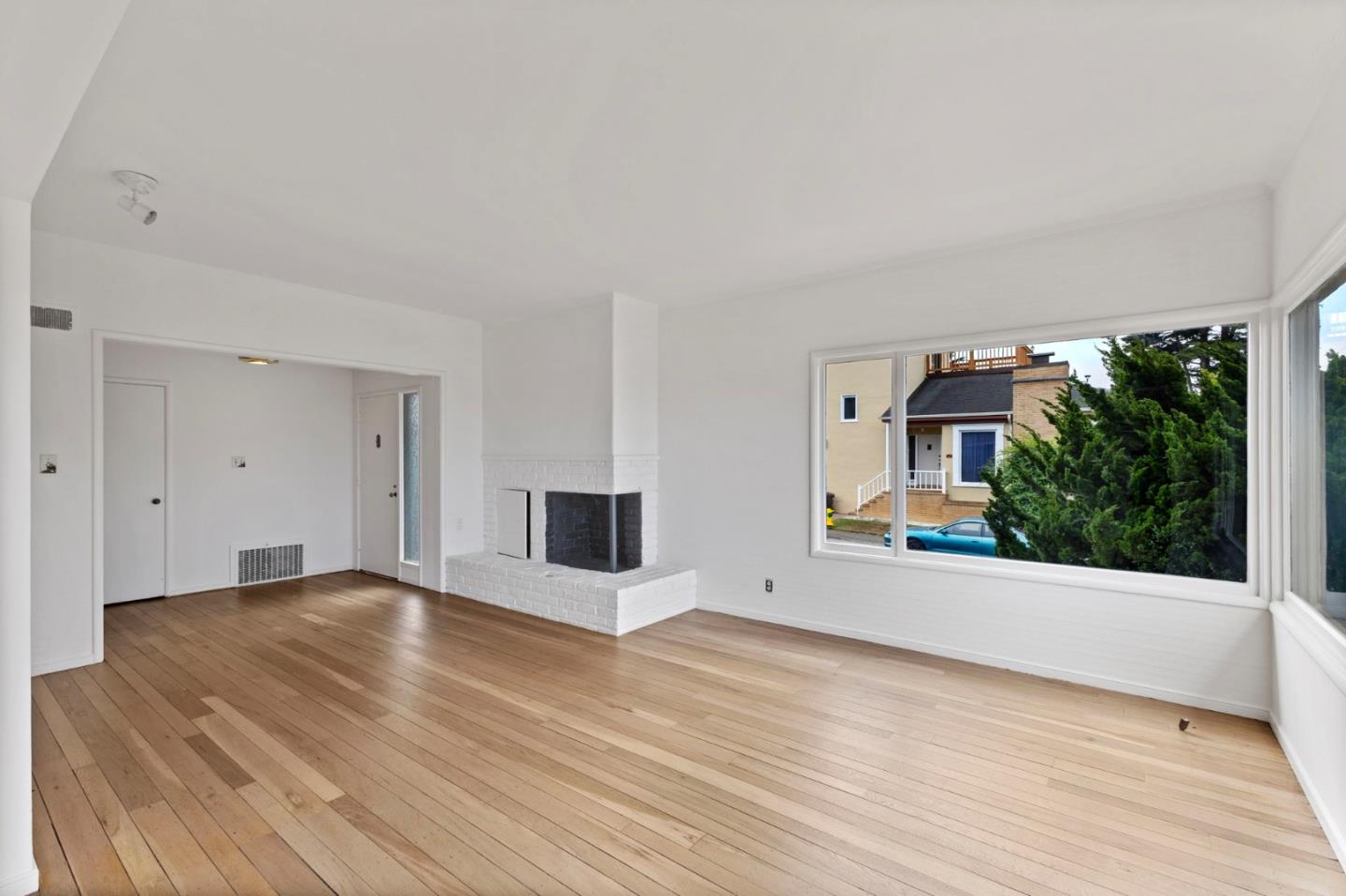 Detail Gallery Image 6 of 22 For 14 Wilshire Ct, Daly City,  CA 94015 - 3 Beds | 2/1 Baths