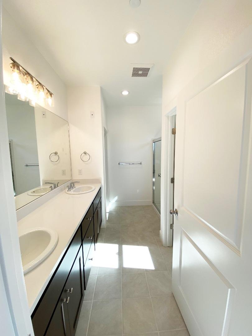 Detail Gallery Image 10 of 13 For 1269 Gypsum Dr #2-18,  Los Banos,  CA 93635 - 4 Beds | 2 Baths