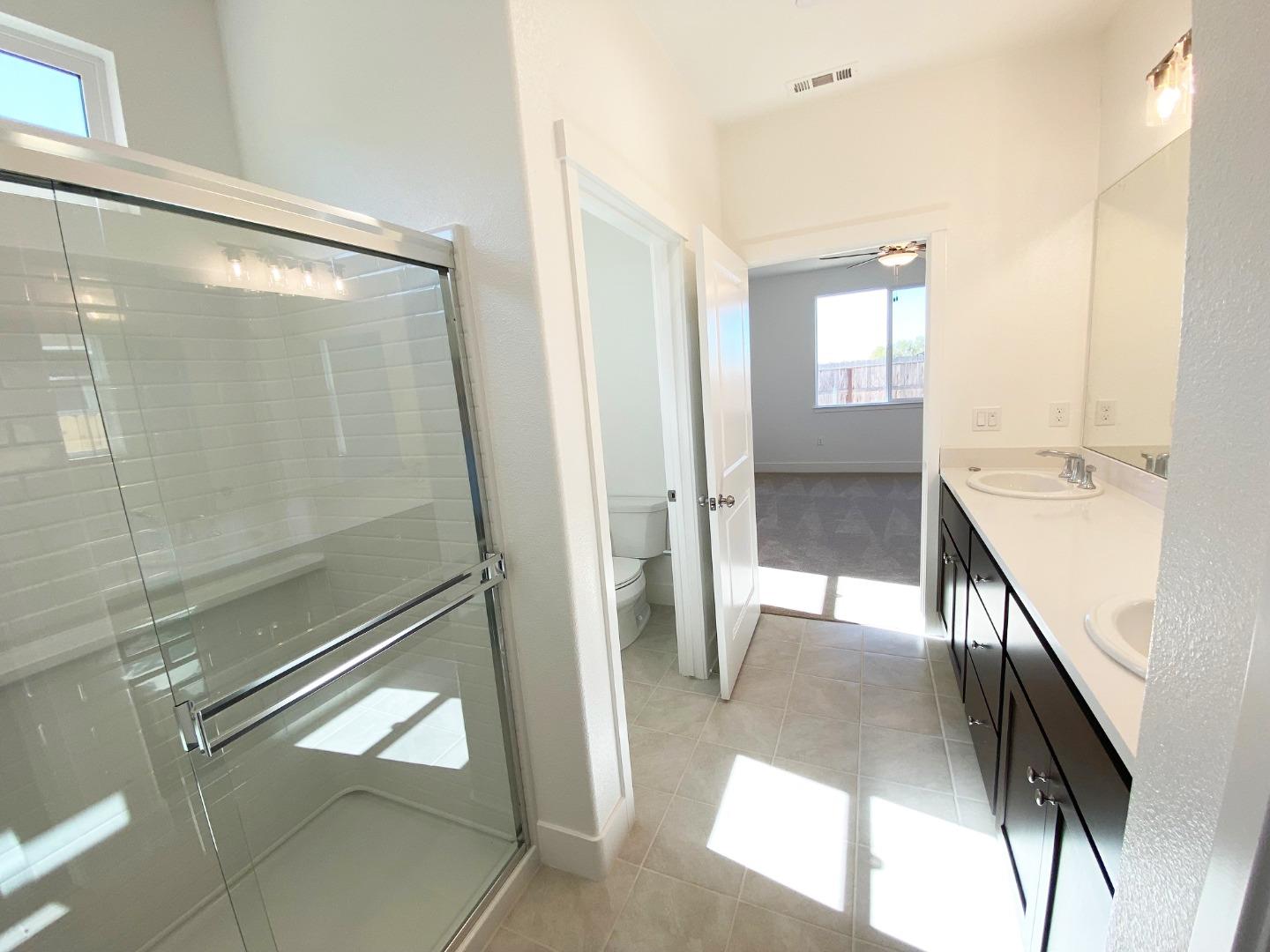 Detail Gallery Image 11 of 13 For 1269 Gypsum Dr #2-18,  Los Banos,  CA 93635 - 4 Beds | 2 Baths