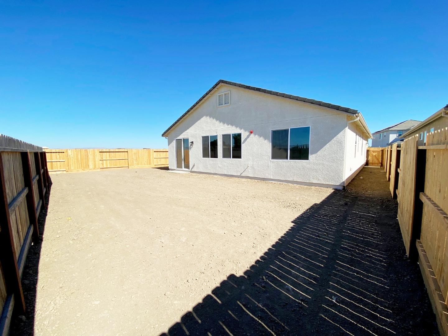 Detail Gallery Image 12 of 13 For 1269 Gypsum Dr #2-18,  Los Banos,  CA 93635 - 4 Beds | 2 Baths