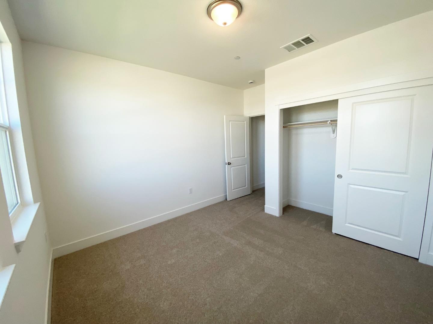 Detail Gallery Image 5 of 13 For 1269 Gypsum Dr #2-18,  Los Banos,  CA 93635 - 4 Beds | 2 Baths