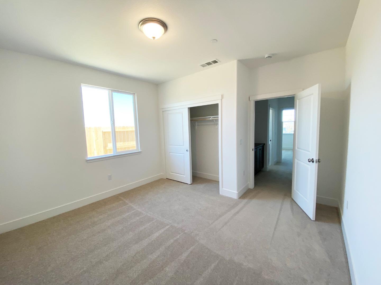 Detail Gallery Image 6 of 13 For 1269 Gypsum Dr #2-18,  Los Banos,  CA 93635 - 4 Beds | 2 Baths
