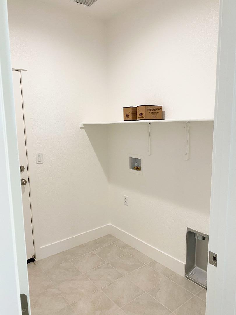 Detail Gallery Image 7 of 13 For 1269 Gypsum Dr #2-18,  Los Banos,  CA 93635 - 4 Beds | 2 Baths