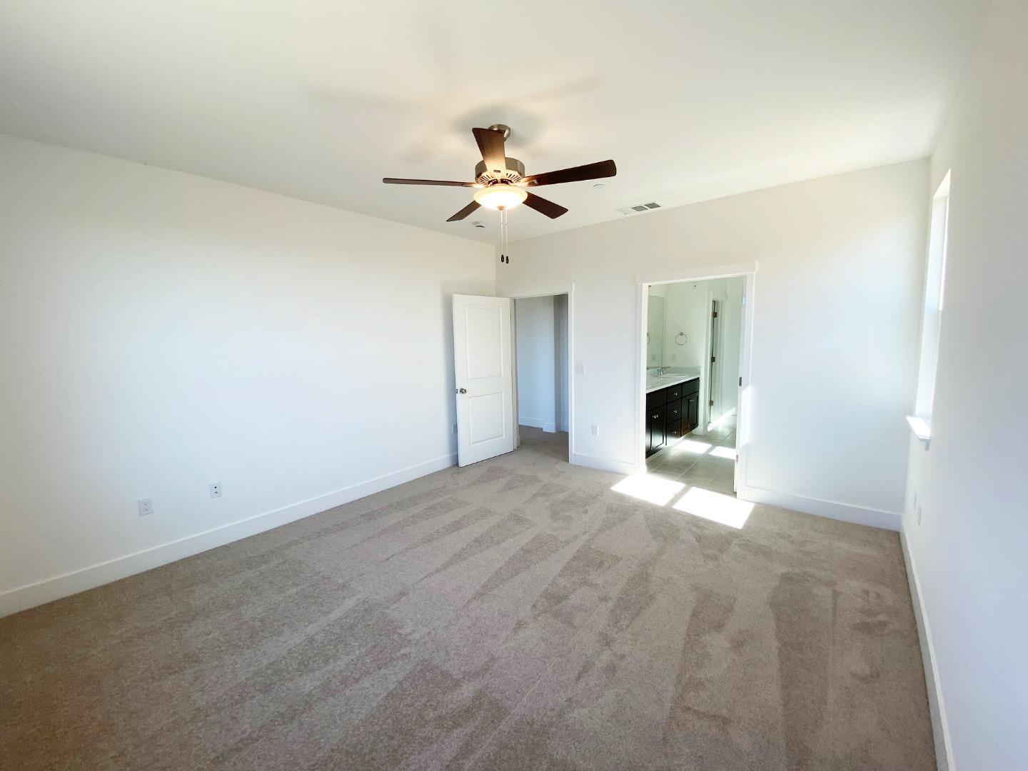 Detail Gallery Image 8 of 13 For 1269 Gypsum Dr #2-18,  Los Banos,  CA 93635 - 4 Beds | 2 Baths