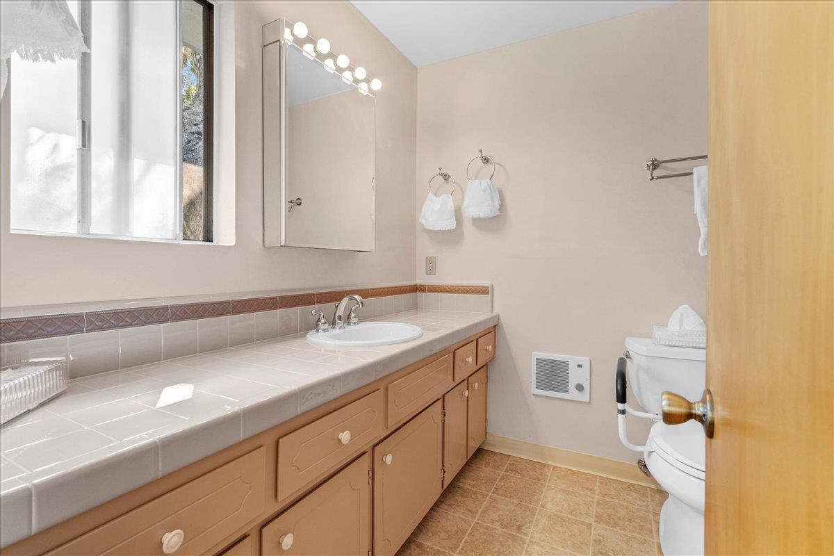 Detail Gallery Image 12 of 18 For 24703 Camino Del Monte, Carmel,  CA 93923 - 3 Beds | 2 Baths