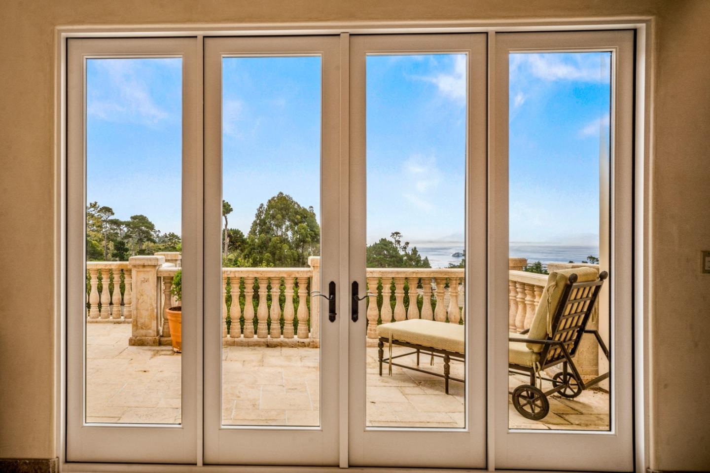 Detail Gallery Image 14 of 74 For 1519 Riata Rd, Pebble Beach,  CA 93953 - 5 Beds | 5/3 Baths