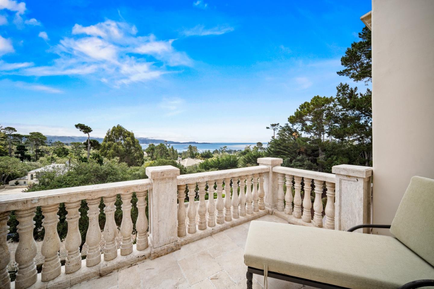 Detail Gallery Image 15 of 74 For 1519 Riata Rd, Pebble Beach,  CA 93953 - 5 Beds | 5/3 Baths
