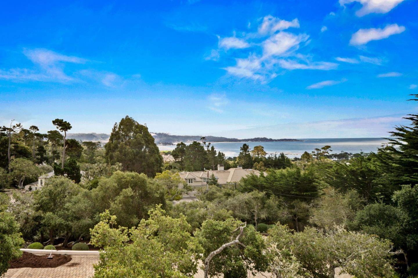 Detail Gallery Image 16 of 74 For 1519 Riata Rd, Pebble Beach,  CA 93953 - 5 Beds | 5/3 Baths